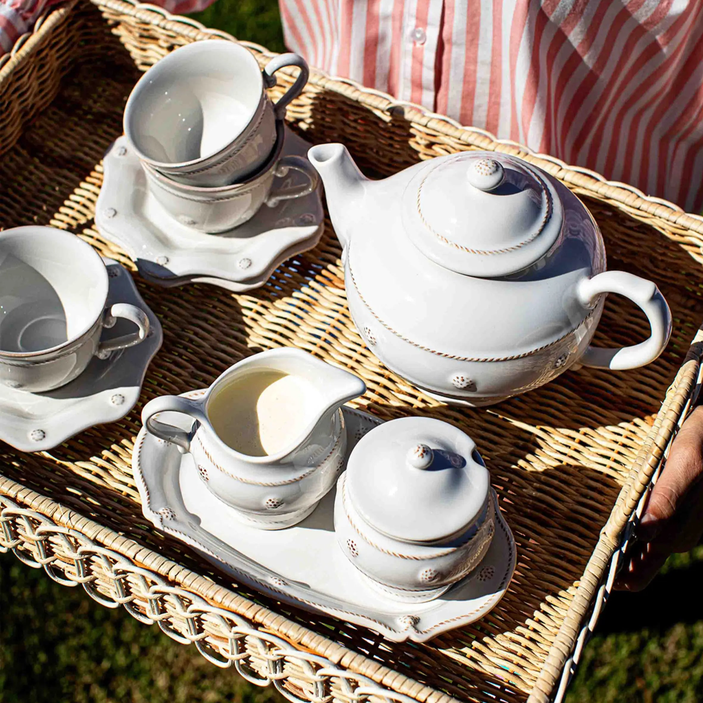 Berry & Thread Teapot - Whitewash