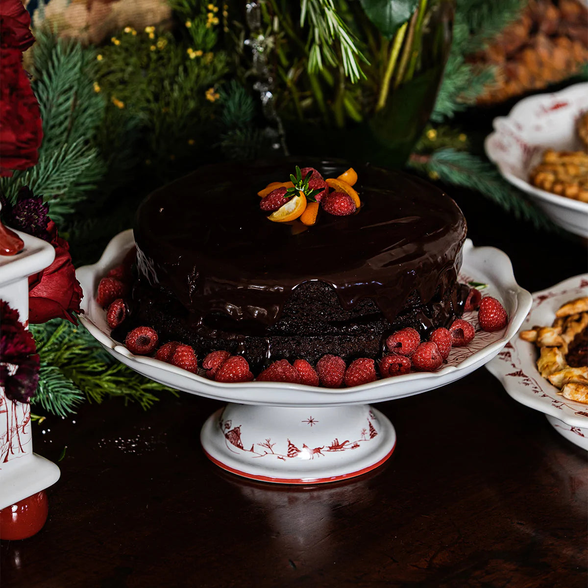 Country Estate Winter Frolic Ruby Cake Stand